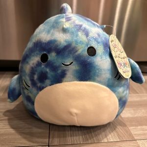 Squismallow- Luther Shark